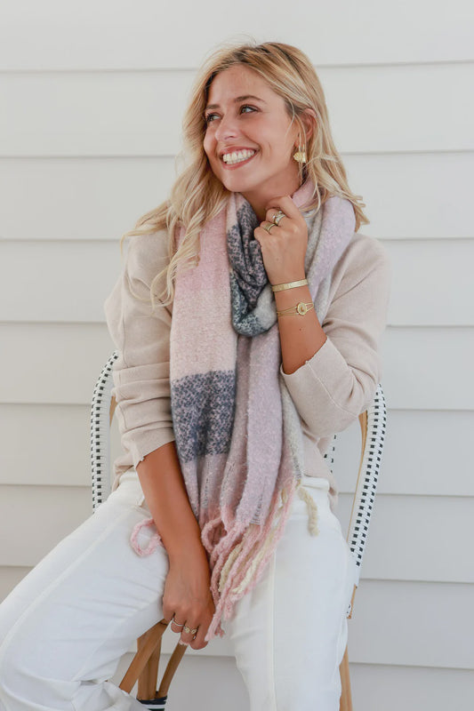 How to Tie a Scarf: 10 Beautiful Ways to Keep You Warm and Stylish