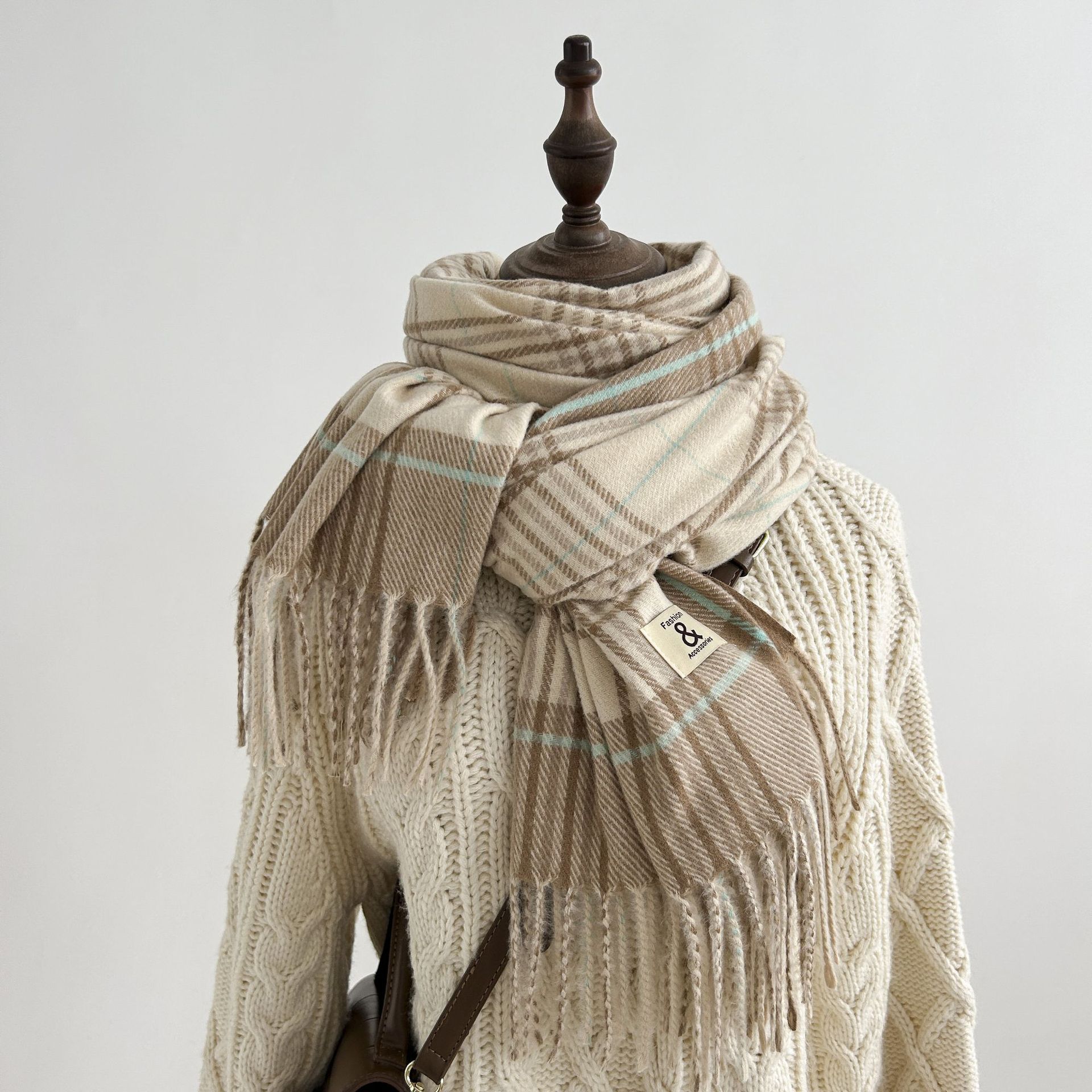 How to Tie a Scarf: 10 Beautiful Ways to Keep You Warm and Stylish