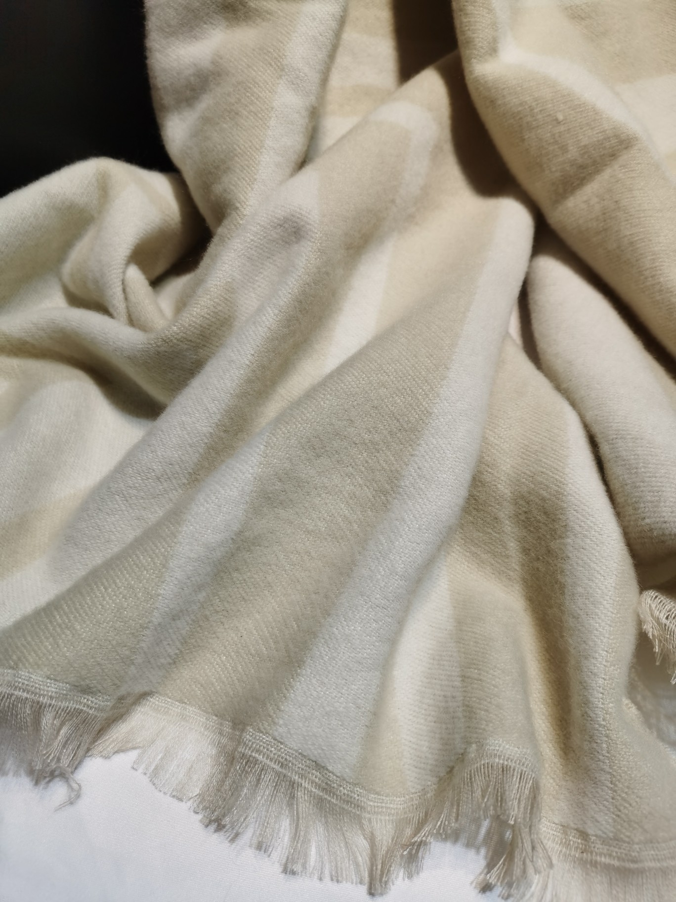 How to Wash a Pure Sheepskin Scarf