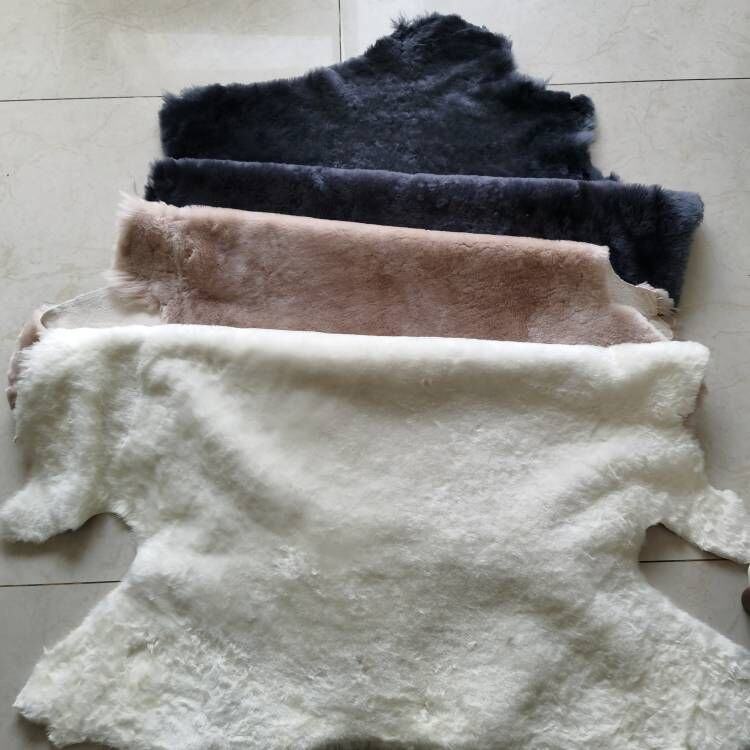 How to Wash a Pure Sheepskin Scarf