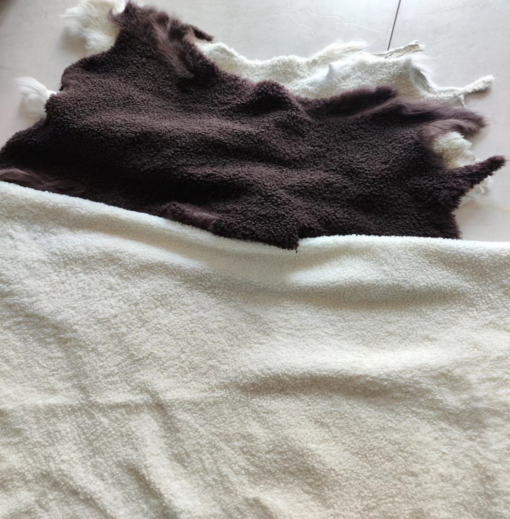 How to Wash a Pure Sheepskin Scarf