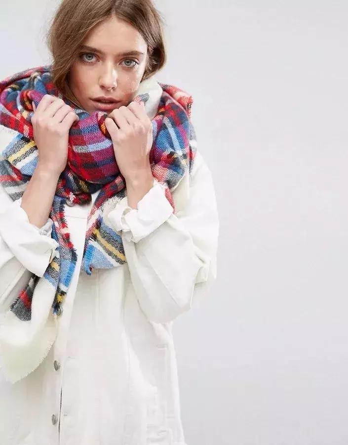 Square Scarf Styles: Various Ways to Wrap a Square Scarf