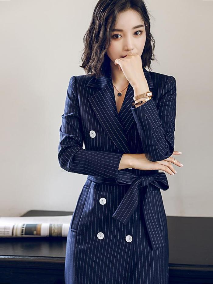 以下是一篇关于OL职业装女装图片的主题文章，英文标题为 Professional Office Womens Wear: A Guide to the Perfect Work Attire for Every Woman (专业办公女性着装，为每位女性提供完美工作装的指南)。