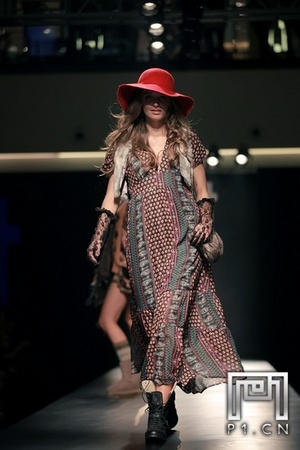 Title: Embracing Fashion and Feminism: An Insight into Baiweixi Womens Clothing
