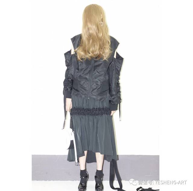 Title: Unveiling the Allure of Qiu Shui Yiren Womens Clothing: A Masterclass in Style and Substance