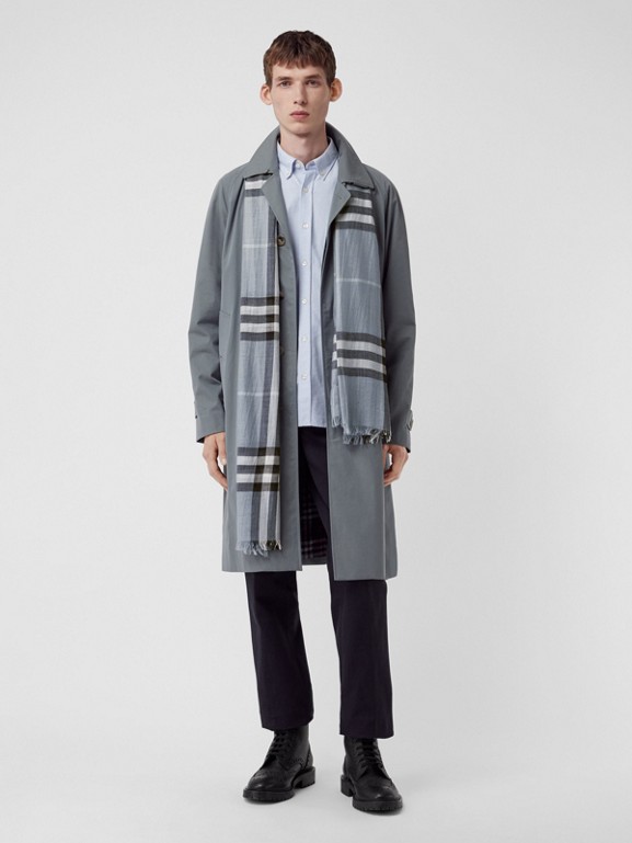 Gray Winter Coat: The Perfect Pairing with a Scarf