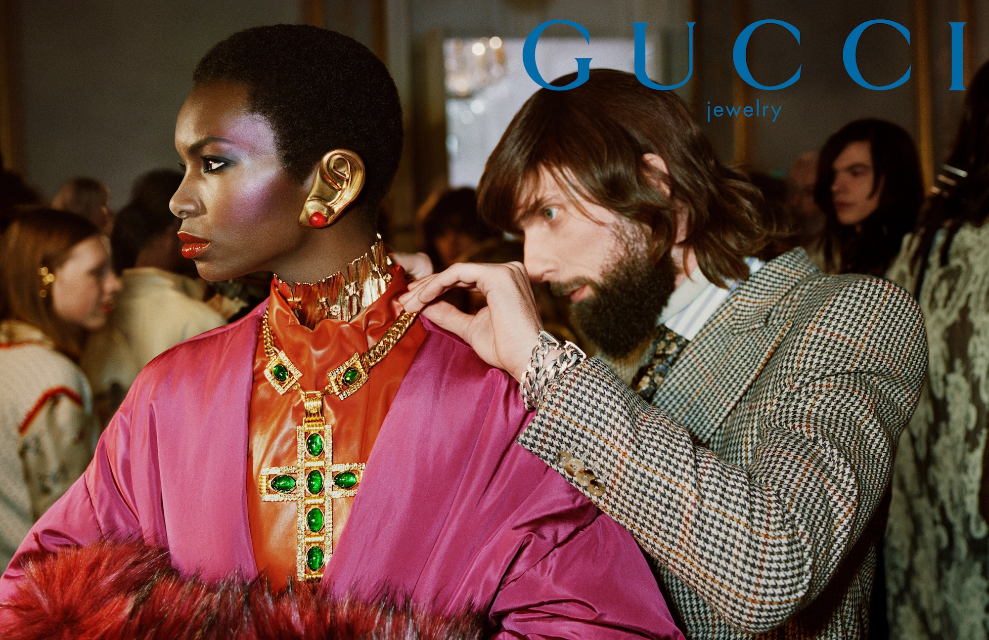 THE BEAUTY OF GUCCI: UNVEILING THE allure OF ITS SCARF PACKAGING