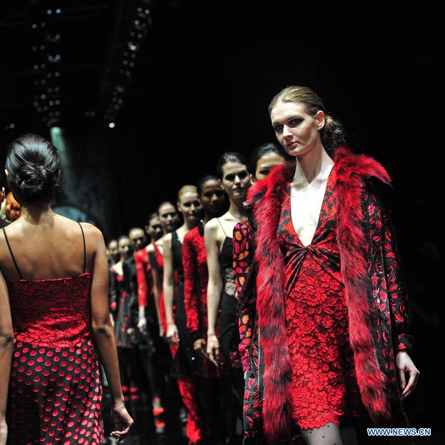 Title: Discover the Fashion Finesse of Difei Na: A Brand That Transcends Conventional Dressing