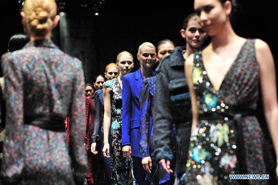 Title: Discover the Fashion Finesse of Difei Na: A Brand That Transcends Conventional Dressing