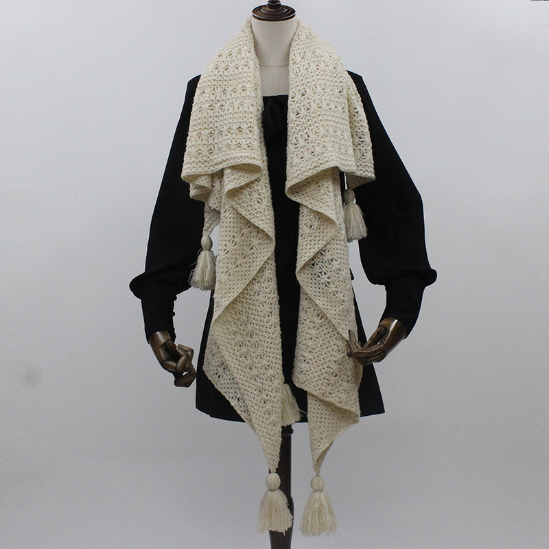 「Ladys Wool Knitted Scarf: A Blend of Fashion and Functionality」