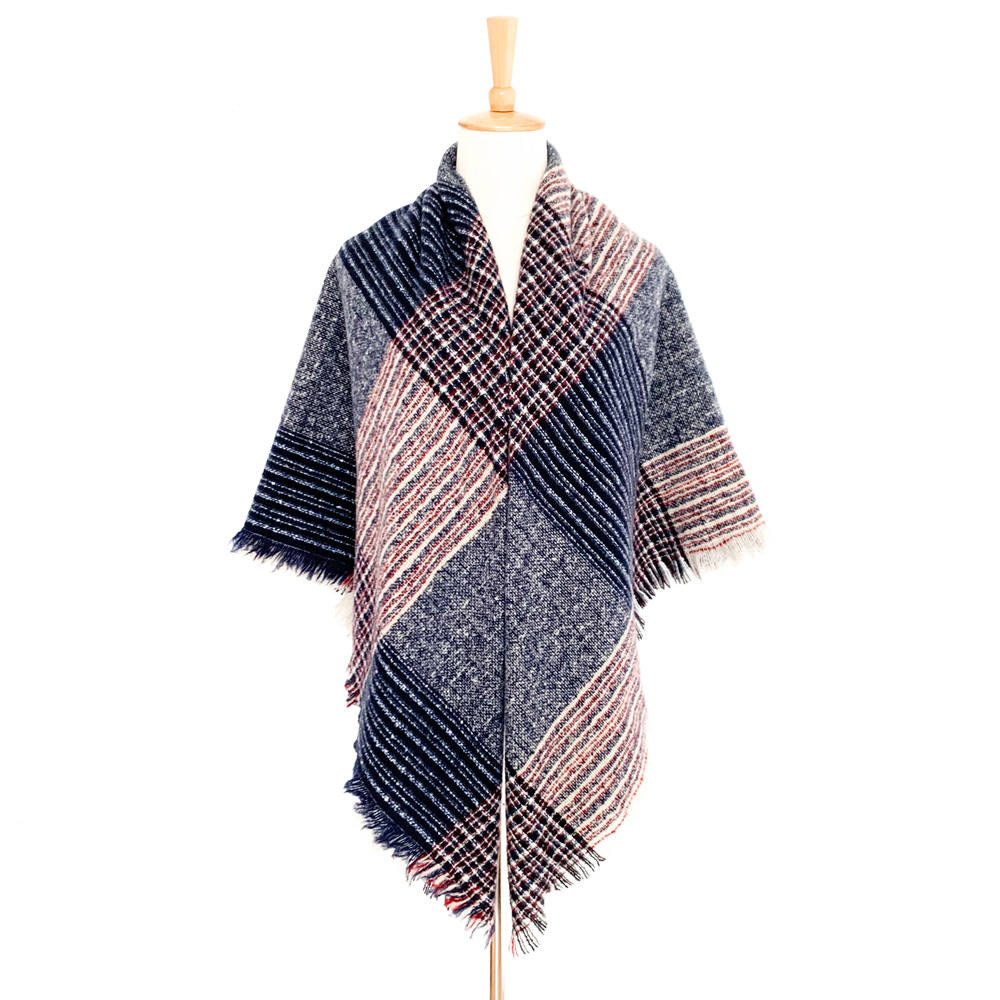 「Ladys Wool Knitted Scarf: A Blend of Fashion and Functionality」