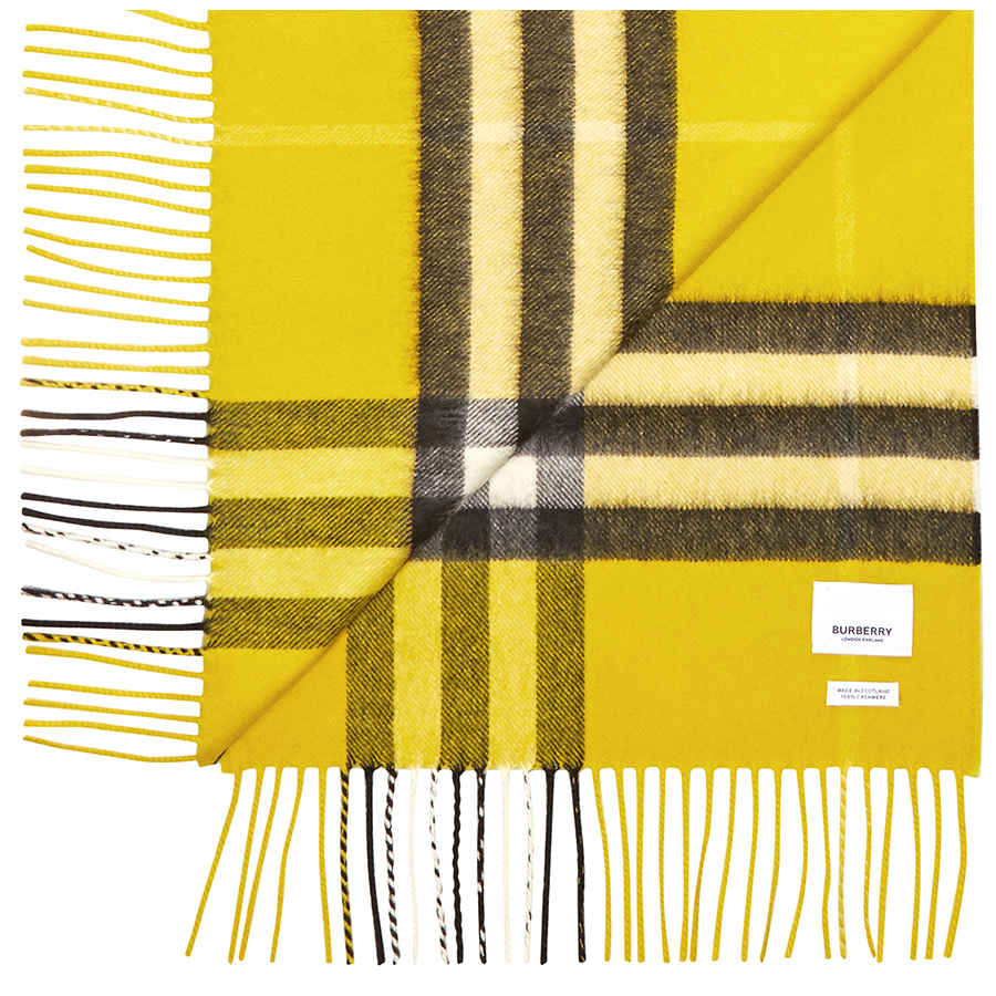 Black Clothes: What Color Scarf to Pair With?