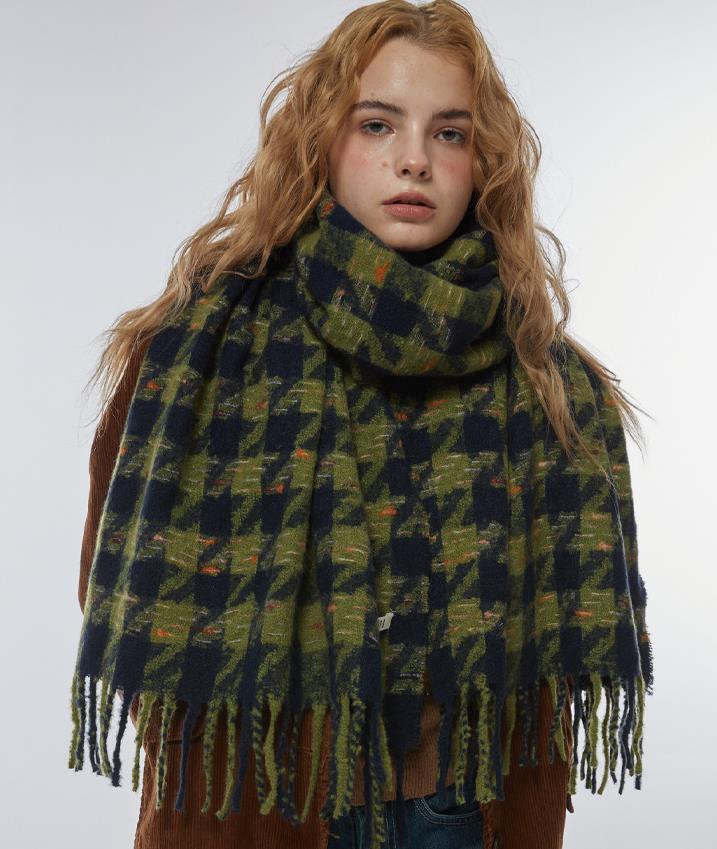 Hooking a Scarf: A Comprehensive Guide with Patterns and Illustrations