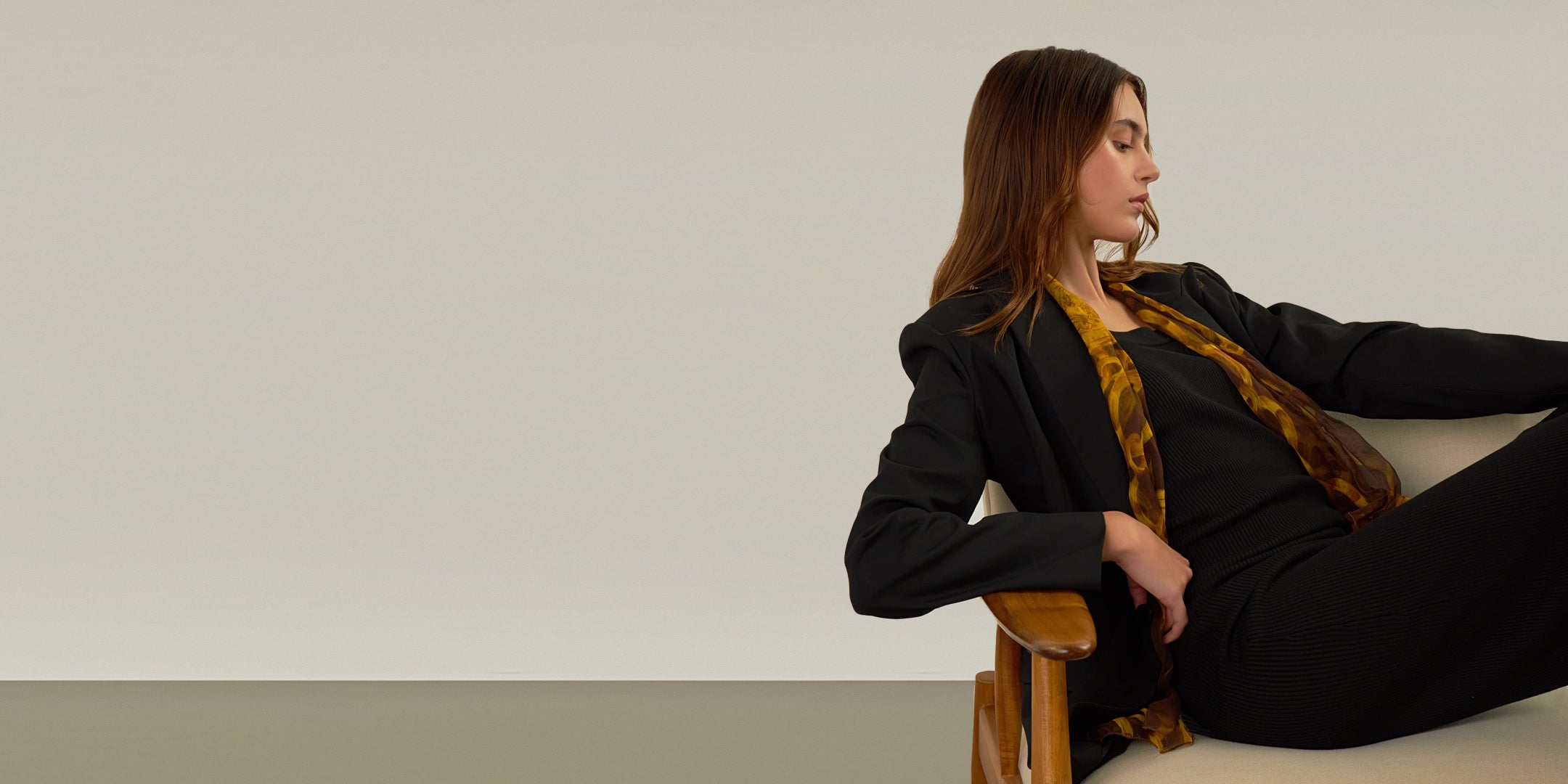 The Wholesale of Aoryne Scarves: A Business of Fashion and Quality