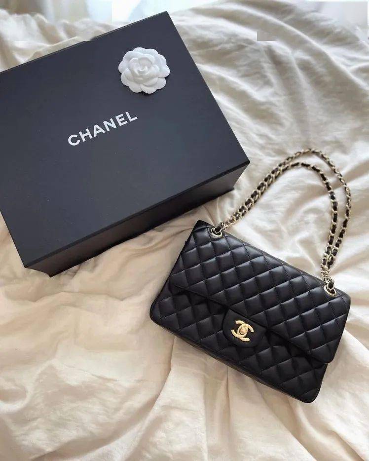 Chanel Scarf: Spotting the Real from the Fake