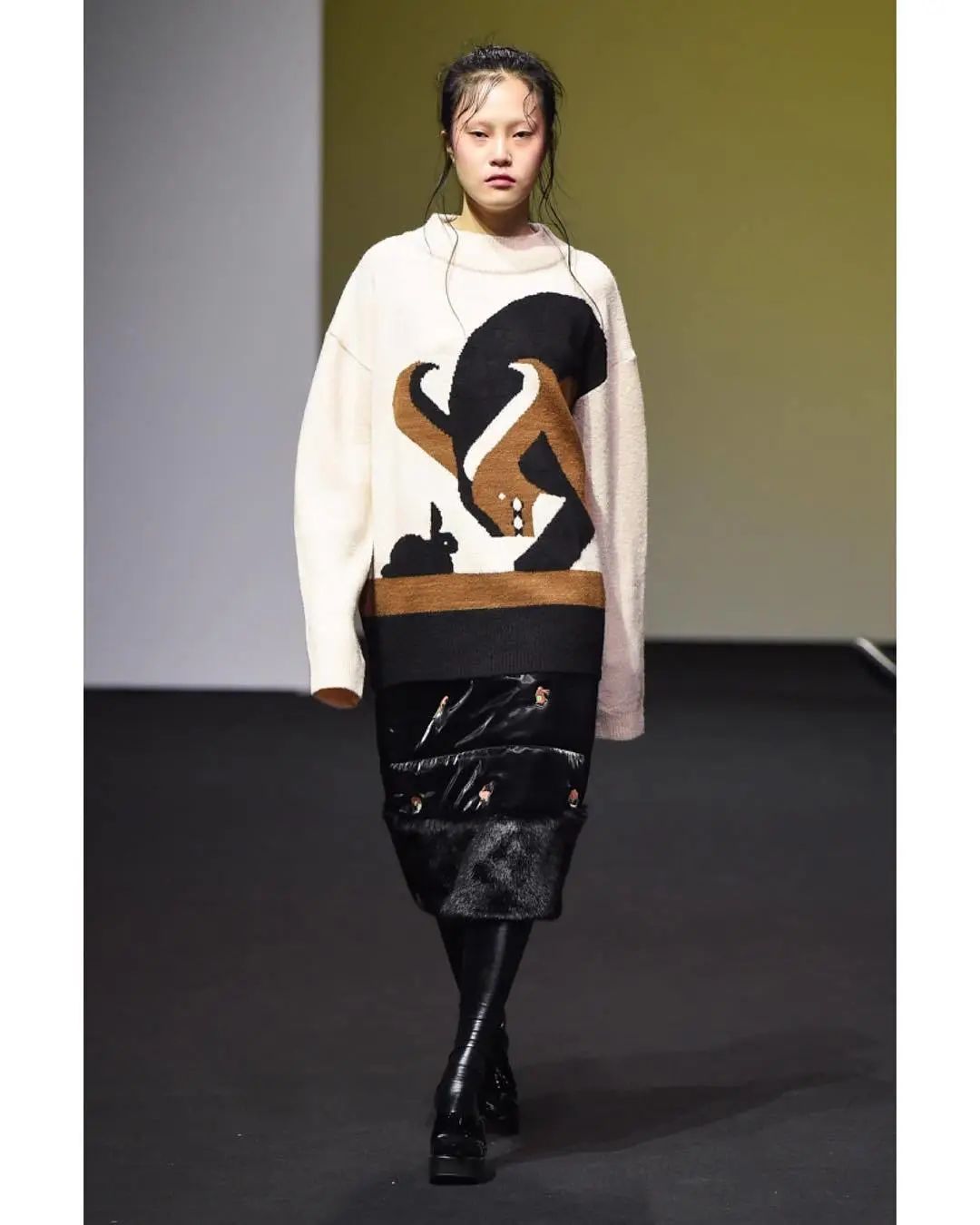 Scarf Hanging Styles in Fashion Stores: A Guide to Creative Display Techniques