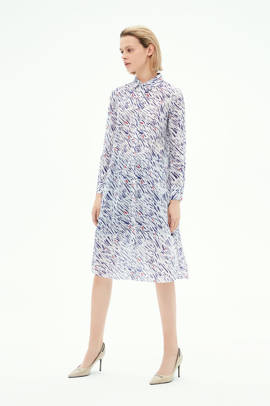 Title: Exploring the Exquisite World of Orfei O女装， A Masterpiece of Style and Elegance