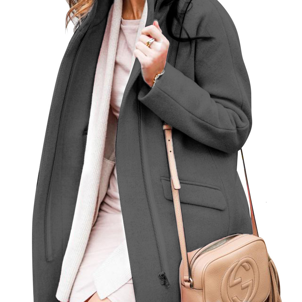 The Style Guide to Pairing a Black and White Checkered Coat with a Scarf