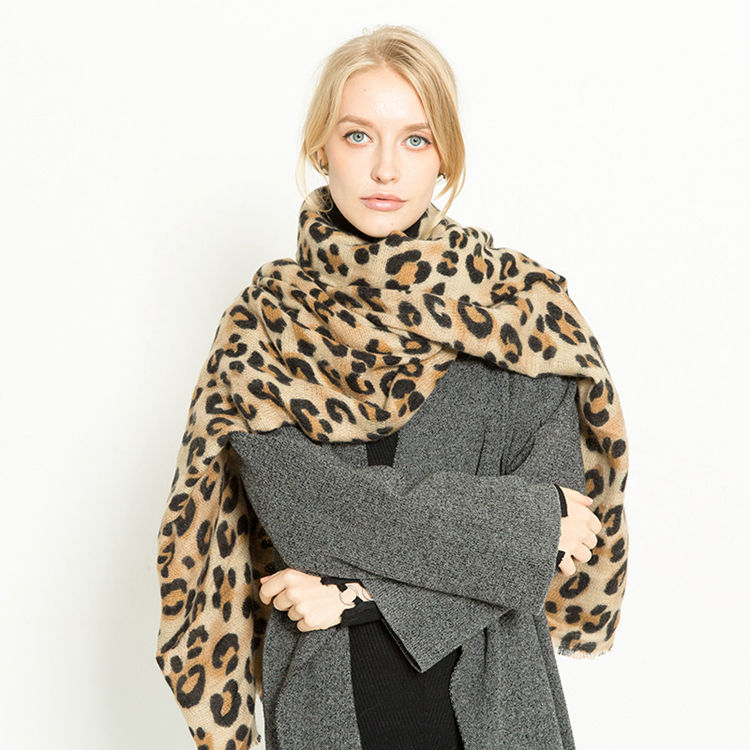 Title: Video Guide to Versatile Scarf and Shawl Wrapping Styles