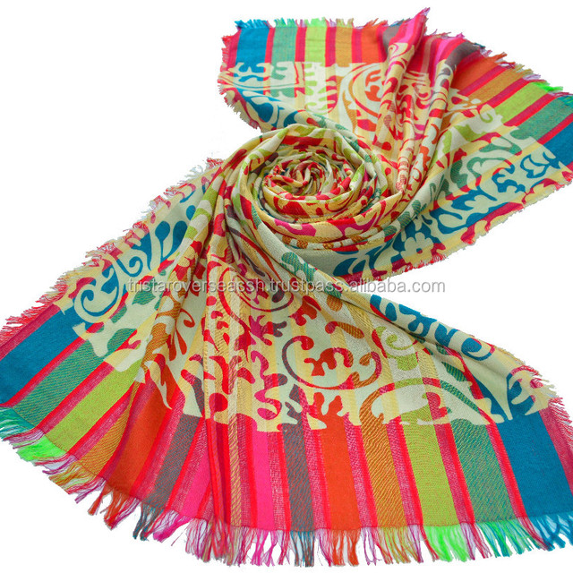 One-thread Hooked Giant Flower Scarf