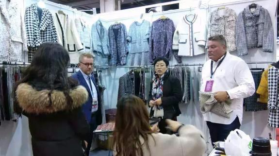 Title: Exploring the Classification and Quality of Jieh候 Feng Womens Clothing