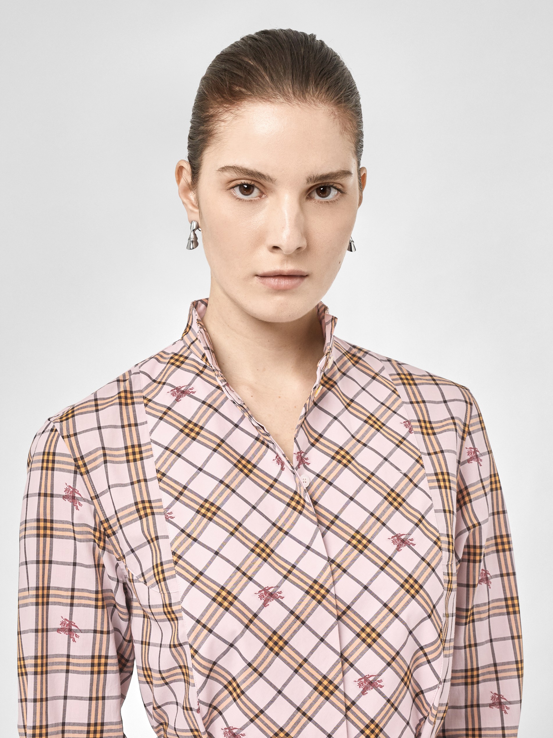 Title: A Quick Glance at the Fashion Brand Etoak: What Tier is It?