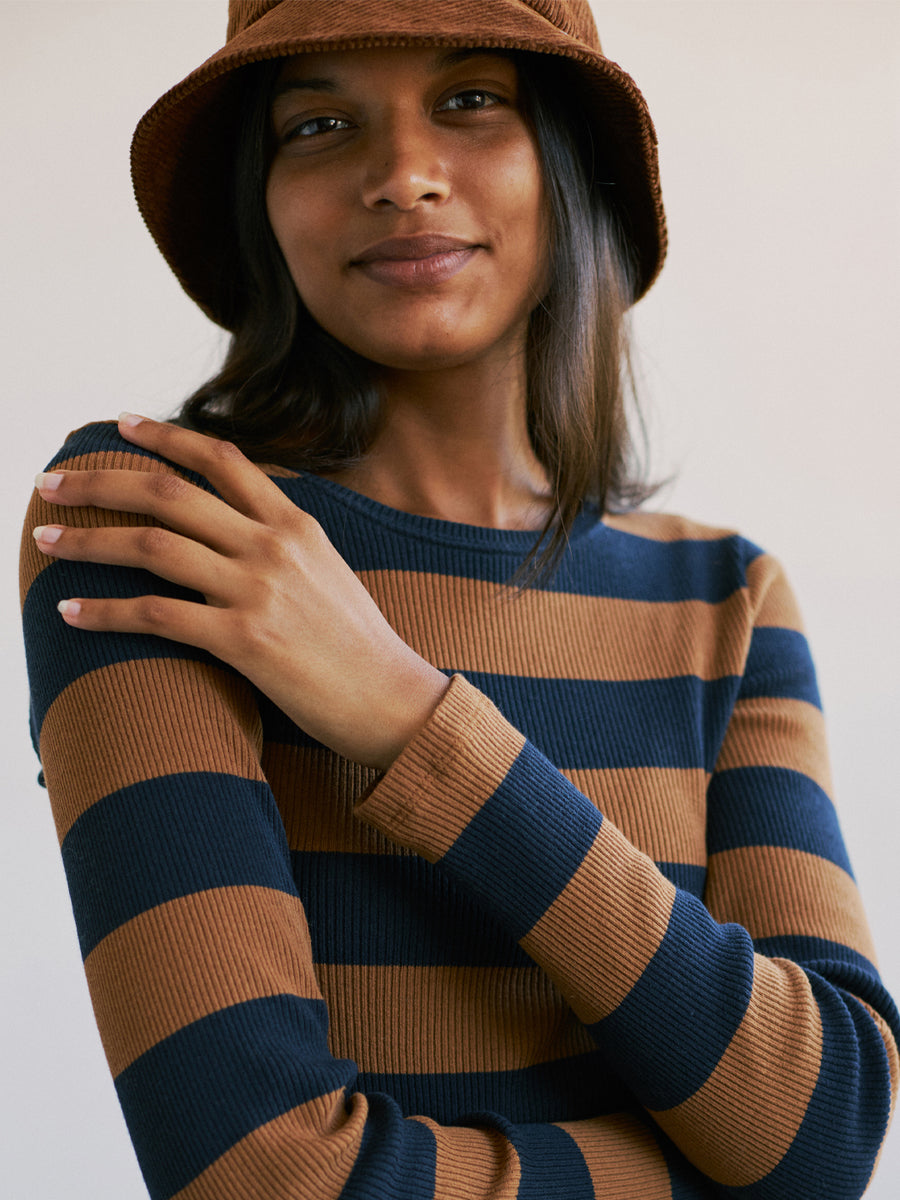 Title: Autumn Fashion: A Glimpse into the Seasons Trendy Womens Tops