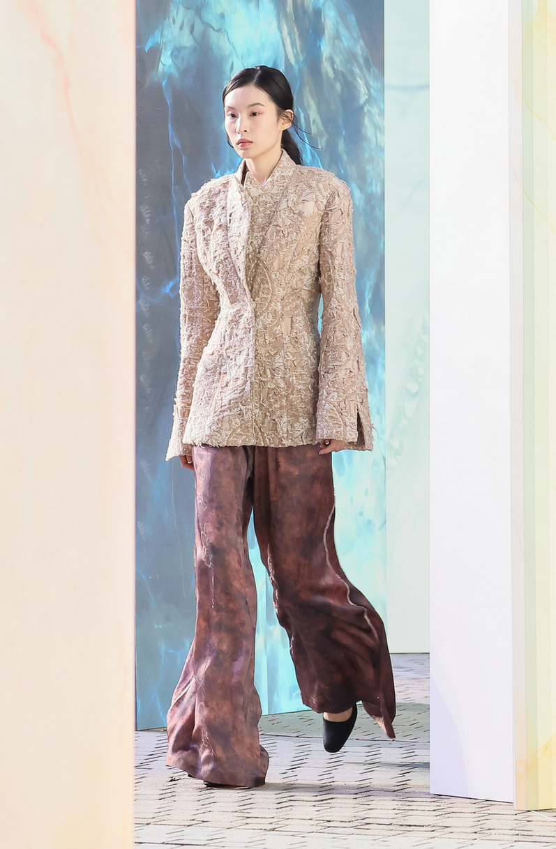Title: Unveiling the Elegance and Style: A Journey Through Jinhu Fox Womens Fashion Official Store