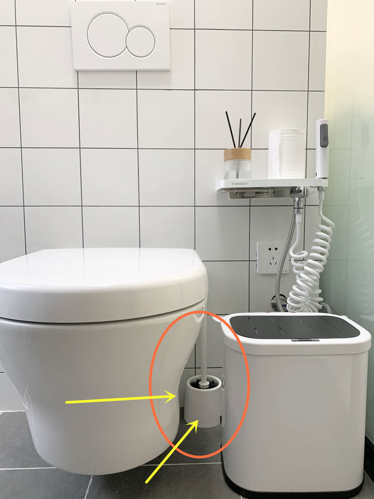 Title: The毛巾冲到马桶里怎么办: A Guide to Fixing a Common Household Dilemma