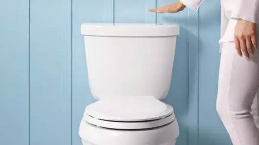 Title: The毛巾冲到马桶里怎么办: A Guide to Fixing a Common Household Dilemma