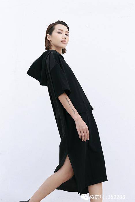 哈妮波娜时尚女装，诠释现代都市女性的优雅与自信
