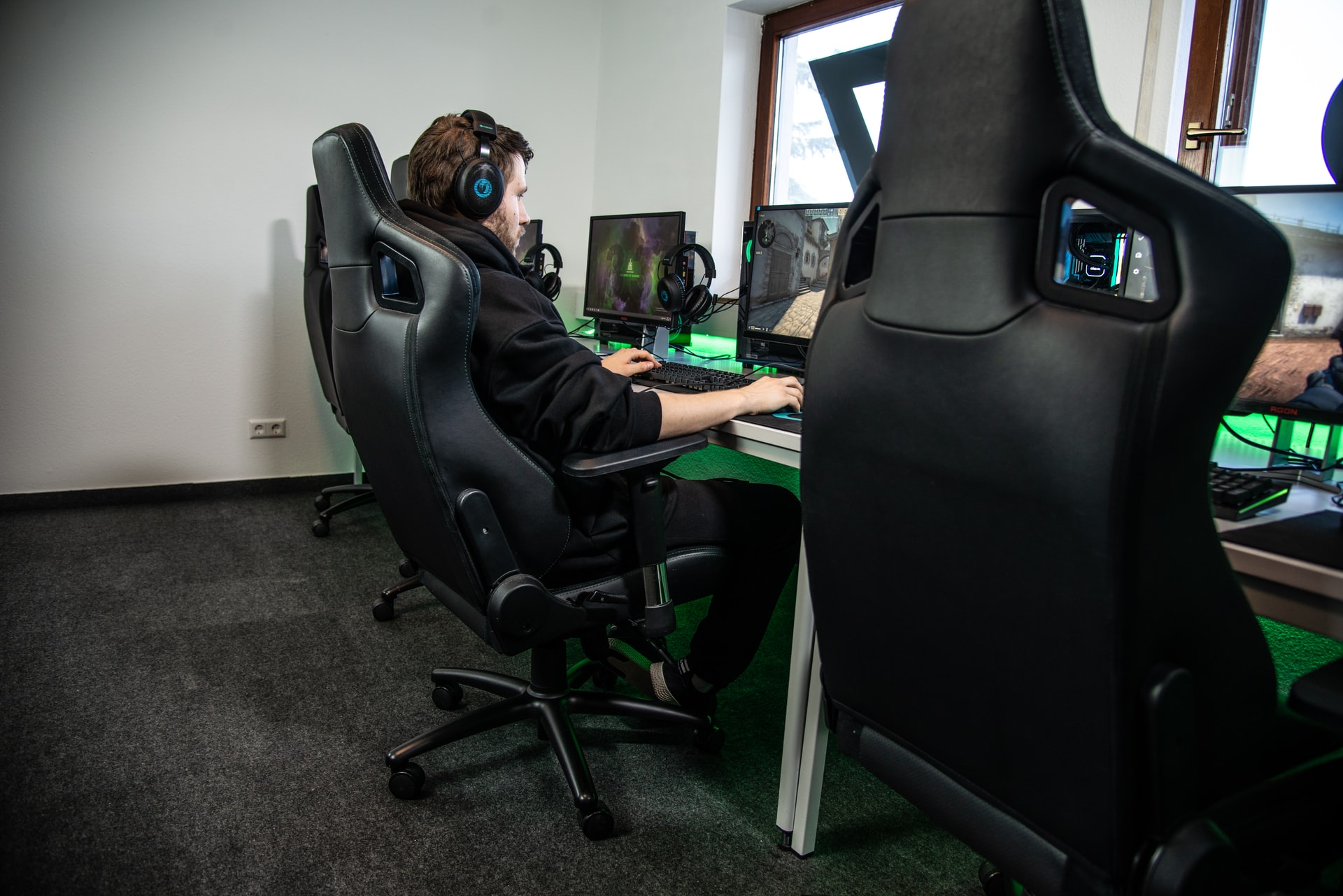 Title: The Evolution of Gaming Chairs: A Comprehensive Study on Internet Café Sofas