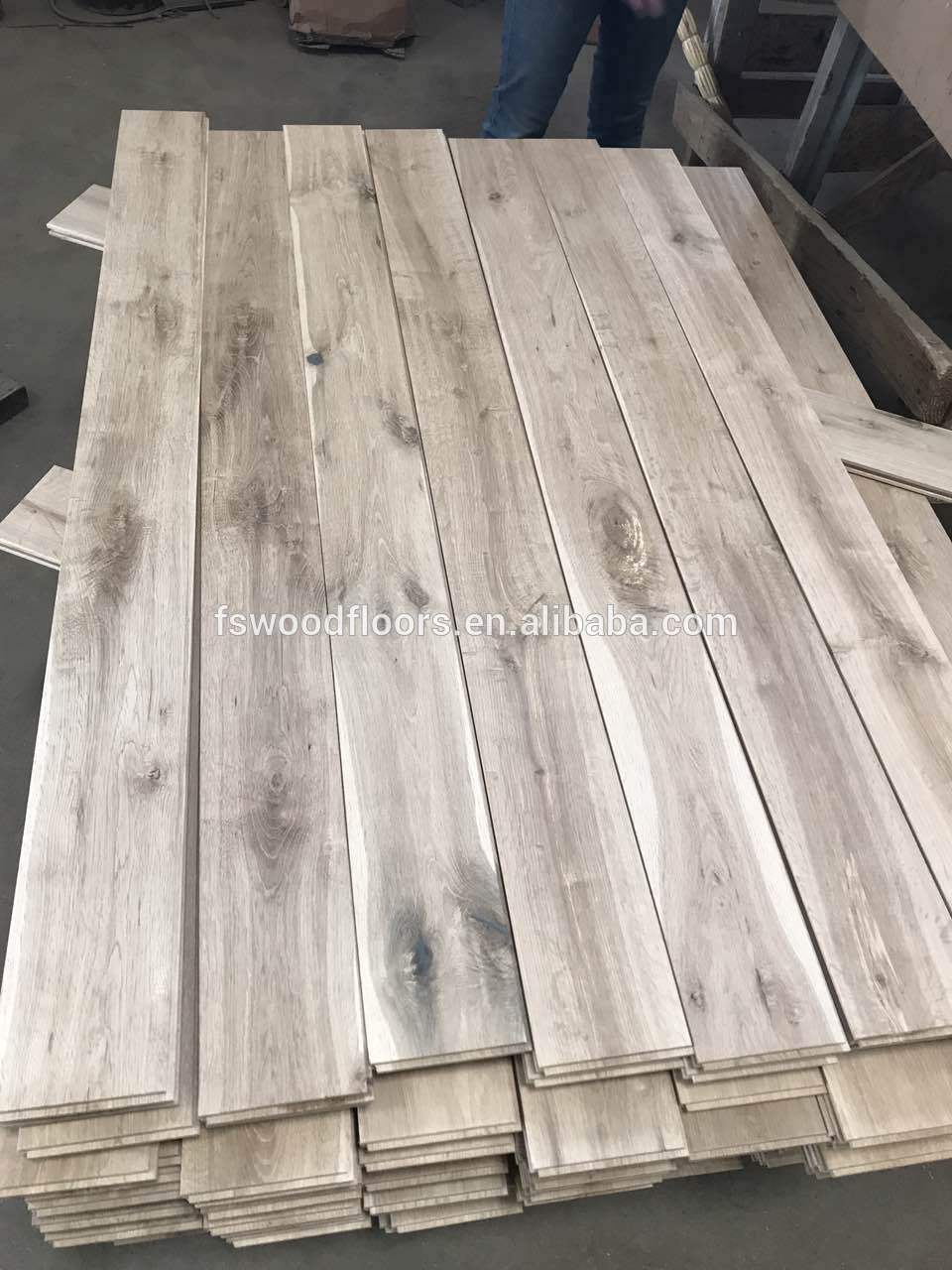 Is It Good to Put a Rug on a Wood Floor?