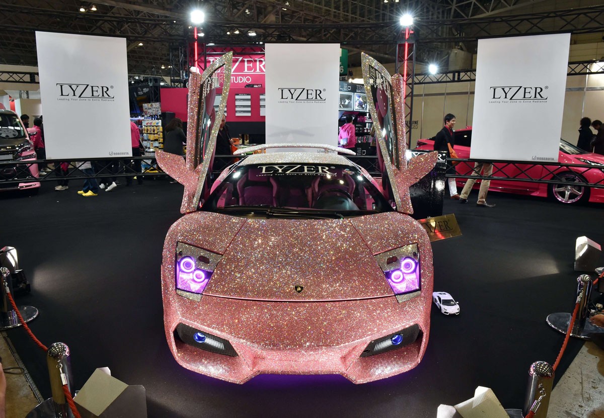 Title: The role of automobile curtains in enhancing vehicle comfort and reducing energy consumption