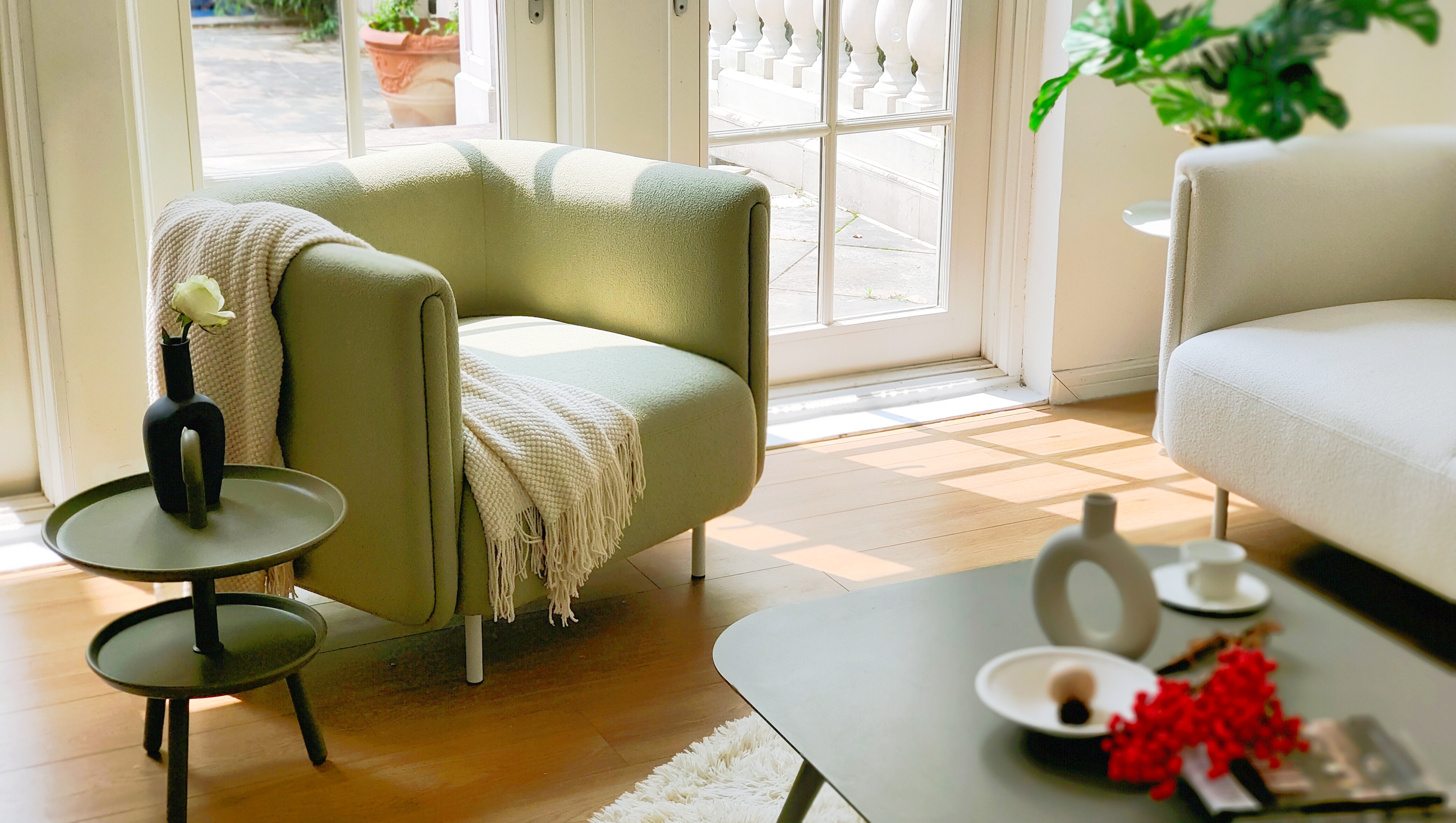 The Impact of Coffee-Colored Sofas on Curtain Selection