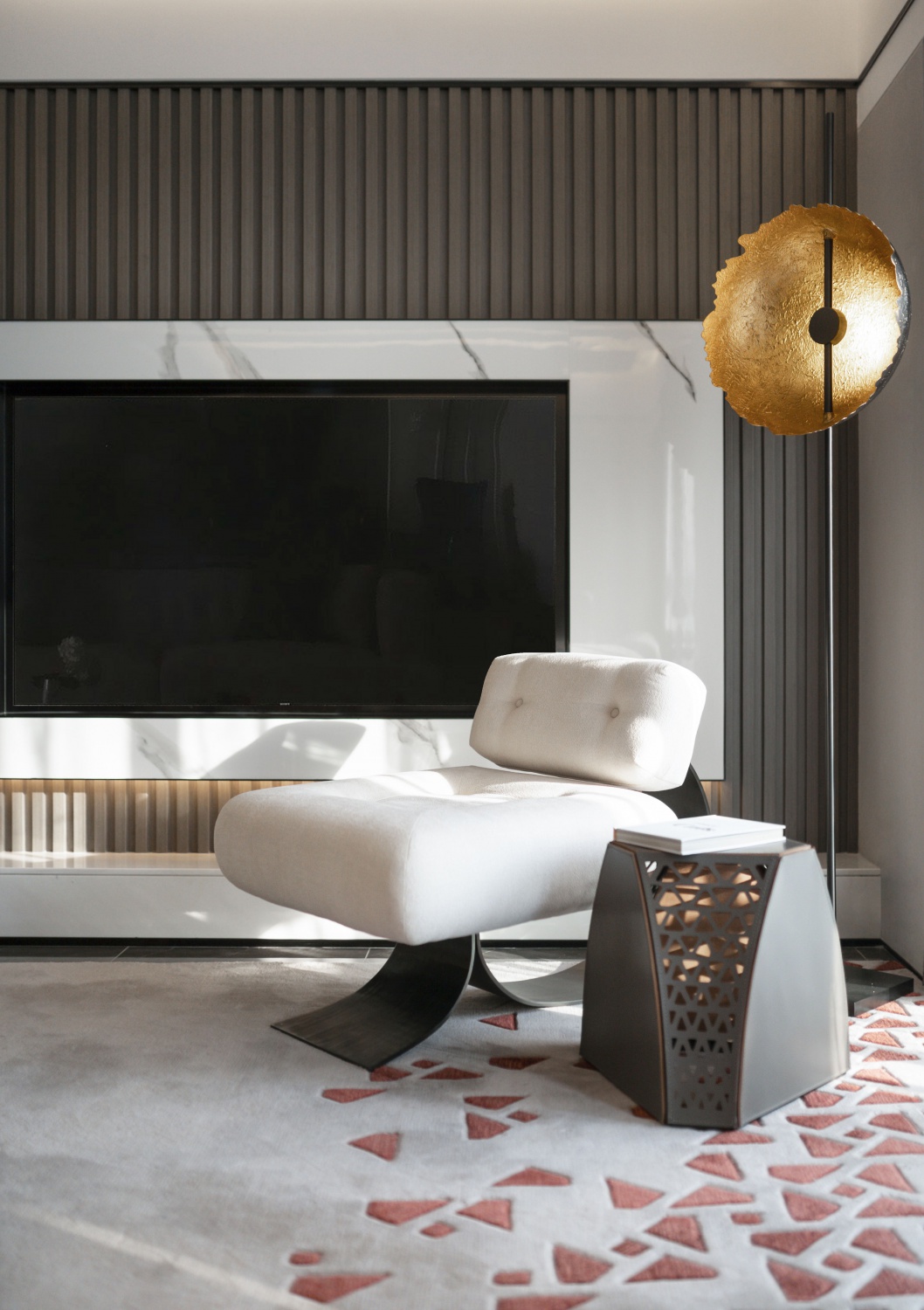 Title: Experience the Comfort and Style of Shu Ting Yue Sofa - A Masterpiece of Chinese Furniture Design