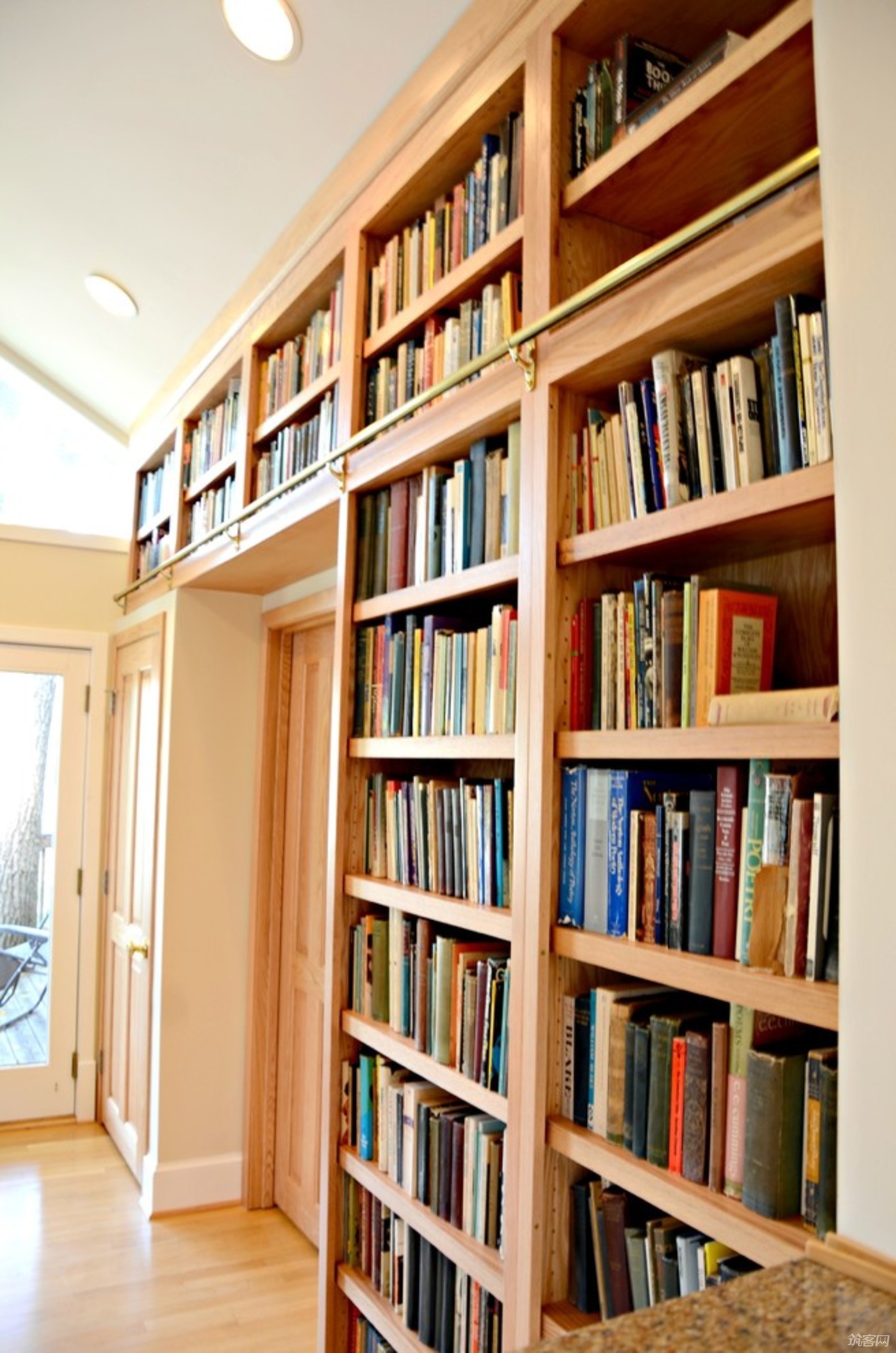 Designing a Living Room without a Sofa: An Innovative Approach to Space Optimization and Comfort