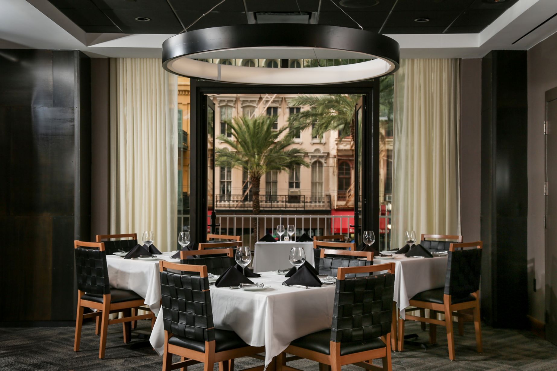 Title: Exploring the Charm of Restaurant Sofa Seating Arrangements: A Visual Delight