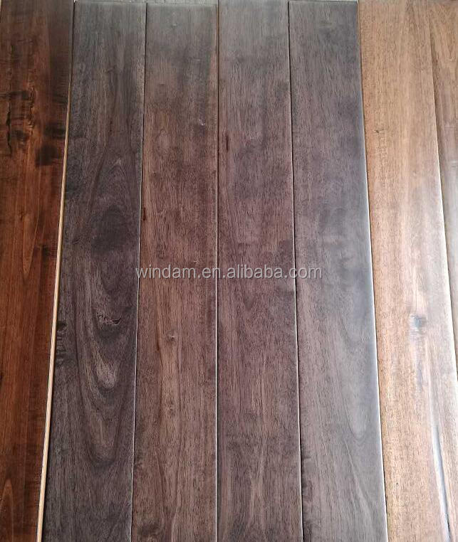 Dark-Colored Flooring and Curtain Color Matching