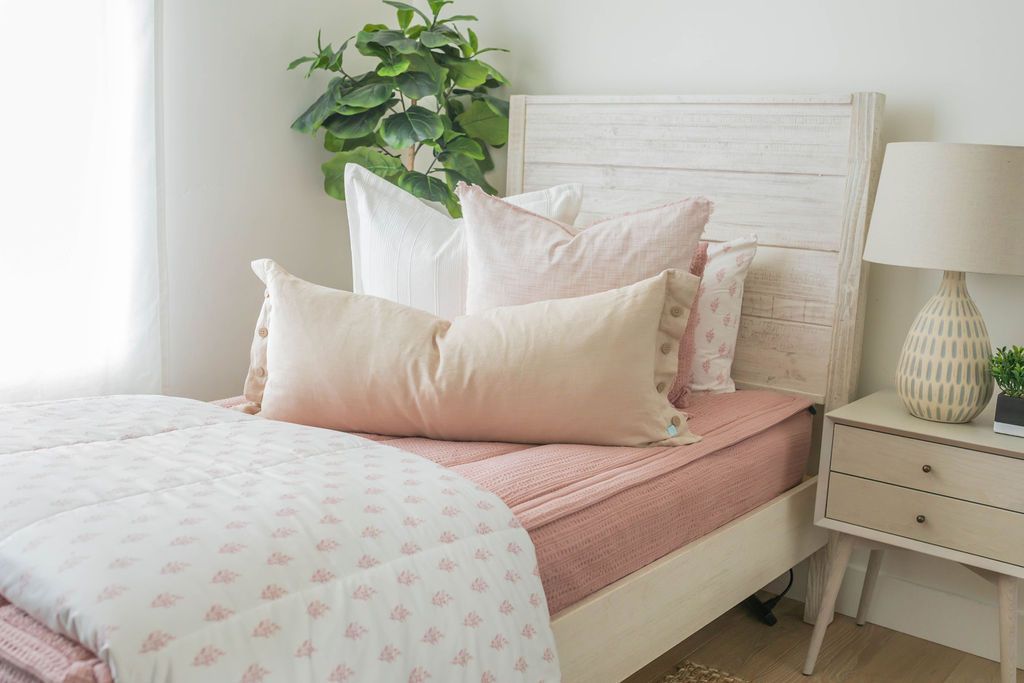 Title: The Unique Charm of Pink Curtains and Bed Sheets