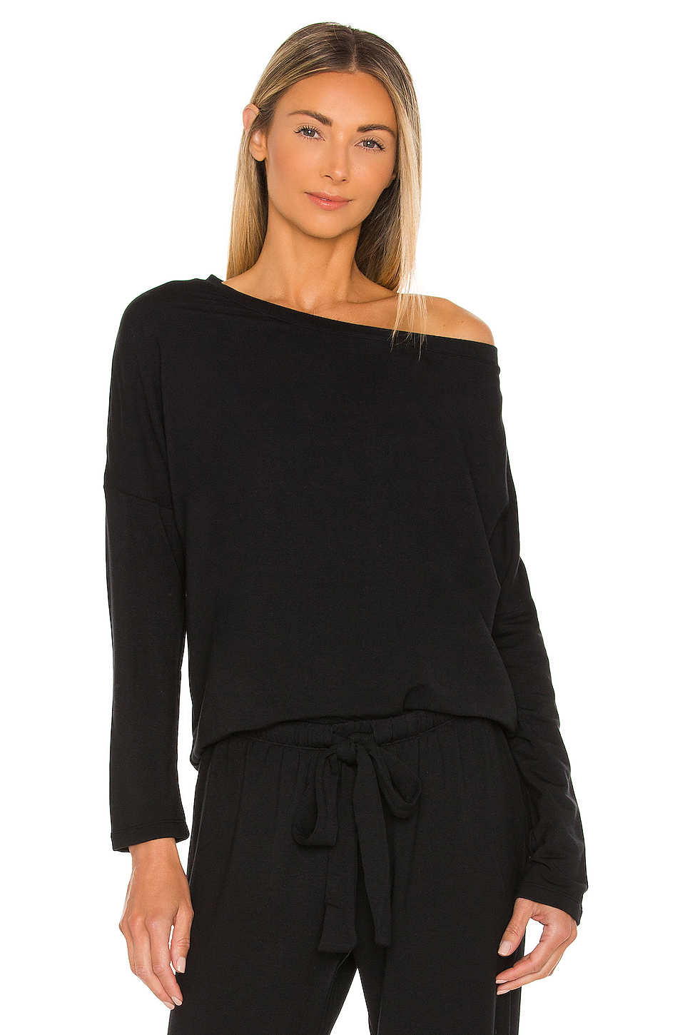 Title: The Short-Sleeve Cashmere Top: A Fashion Staple