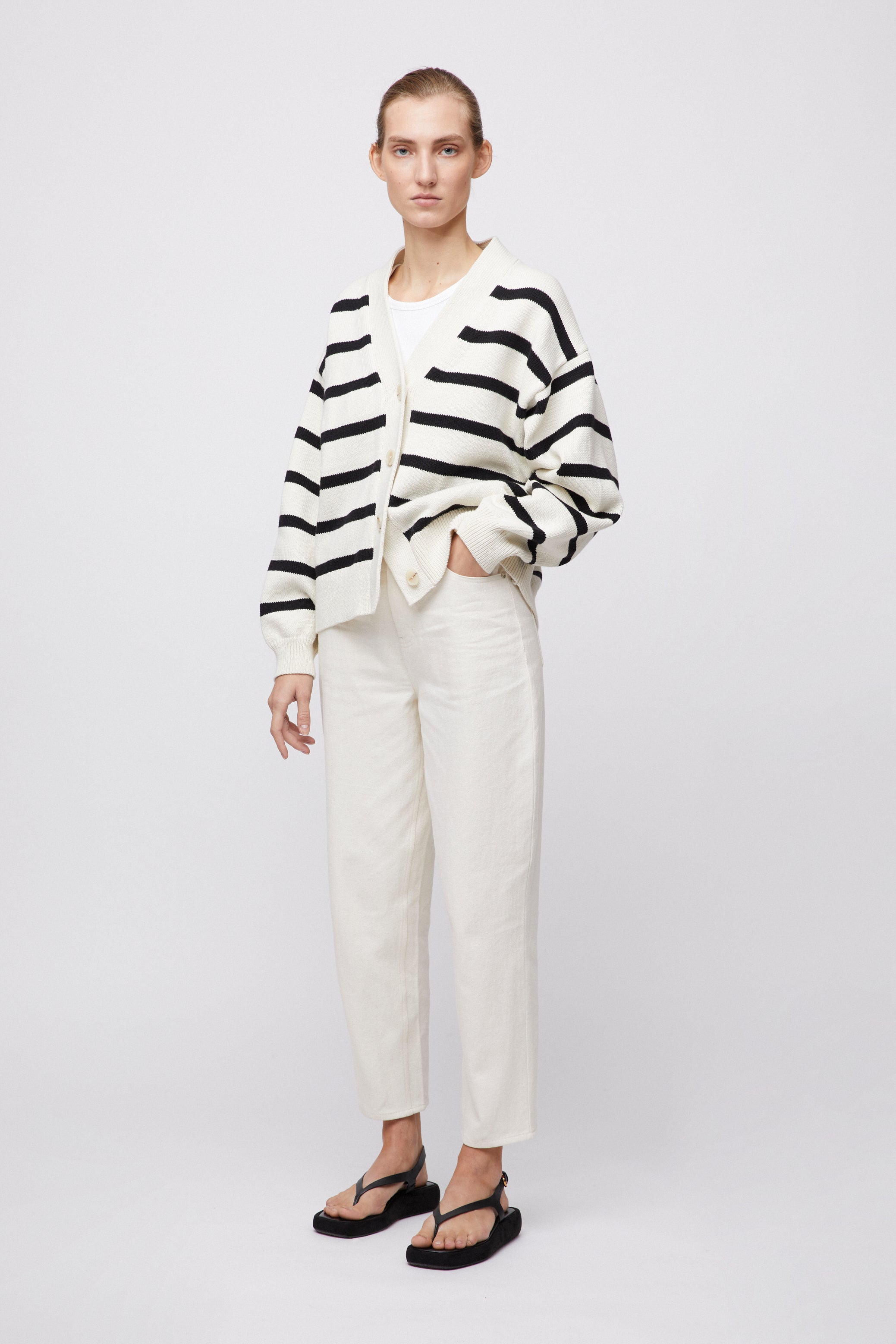 Title: The Gentlemens Cashmere Cardigan: A Fashion Staple