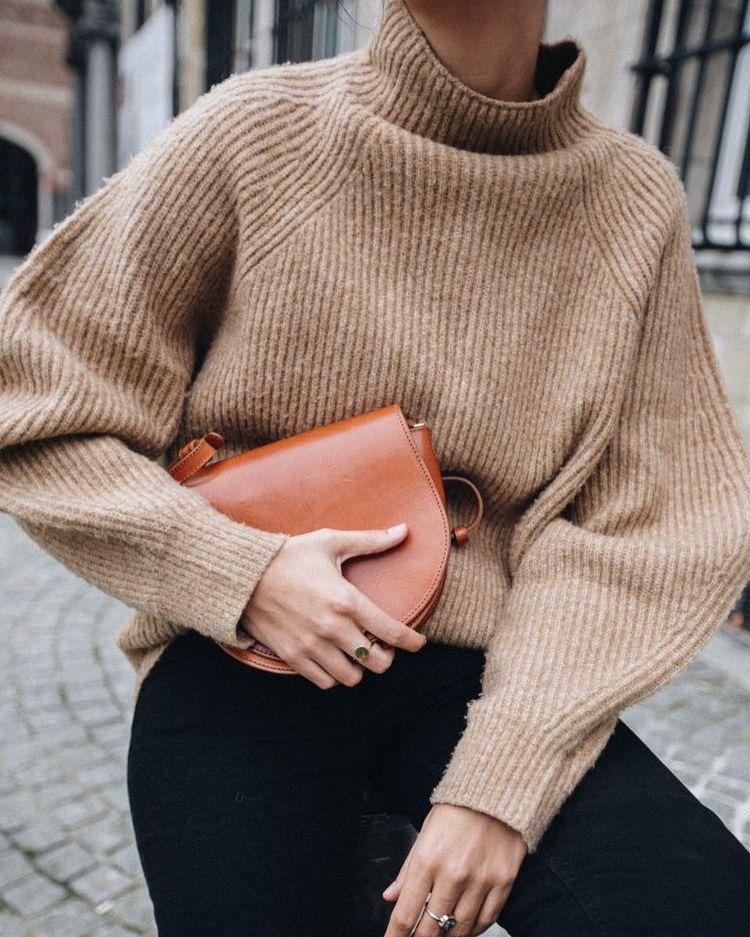 Title: The Difference between Cashmere and Sheep Wool: A Textile Tale