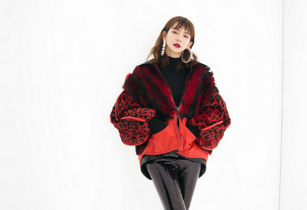The Fox Fur Collar Cashmere Coat: A Winter Fashion Staple