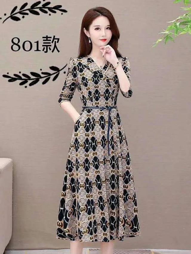 Title:慕歌羊绒女装品牌，优雅与舒适的完美结合