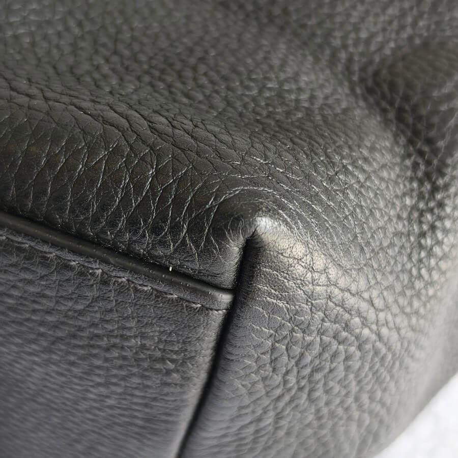 Title: The皱痕of Real Leather Seats