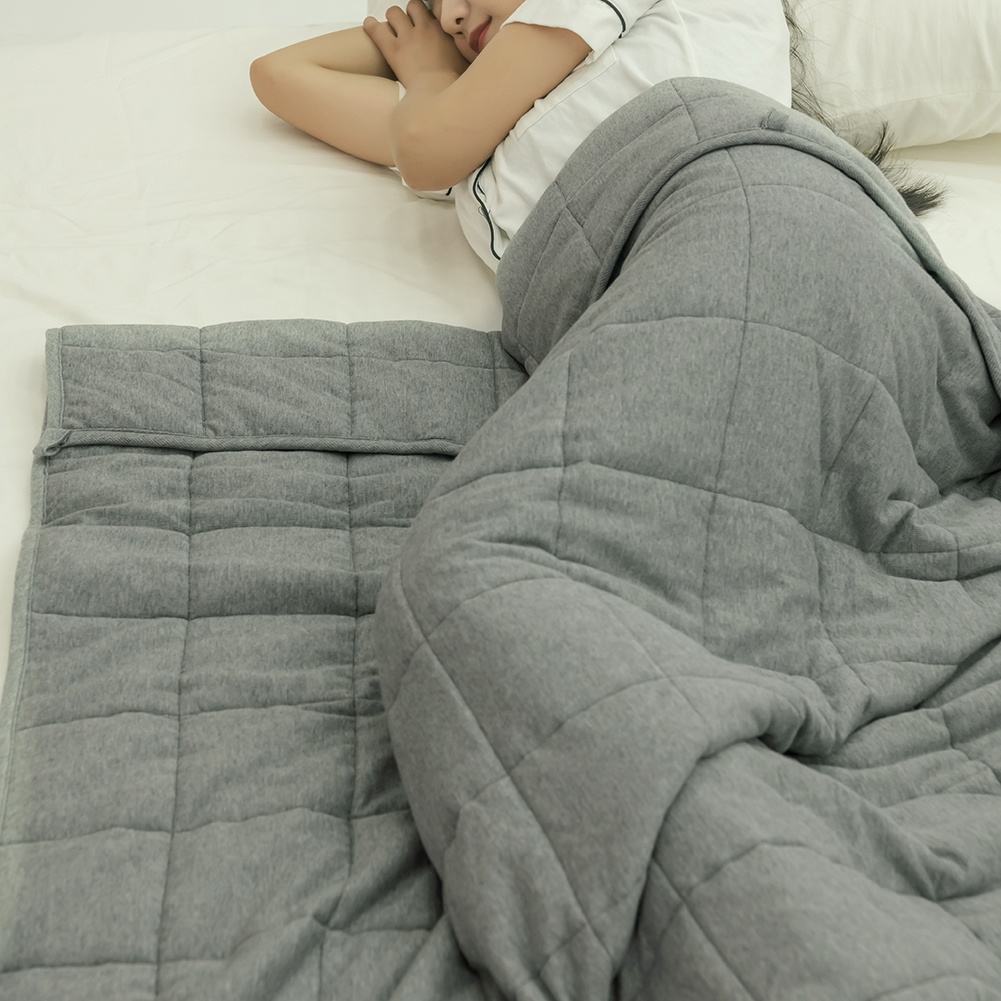 Title: The benefits of silk棉被 on the body